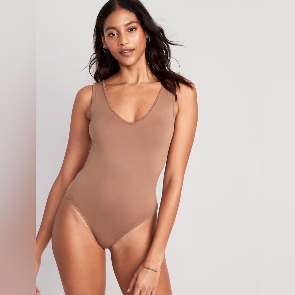 Old Navy| Seamless V-Neck Tank Bodysuit